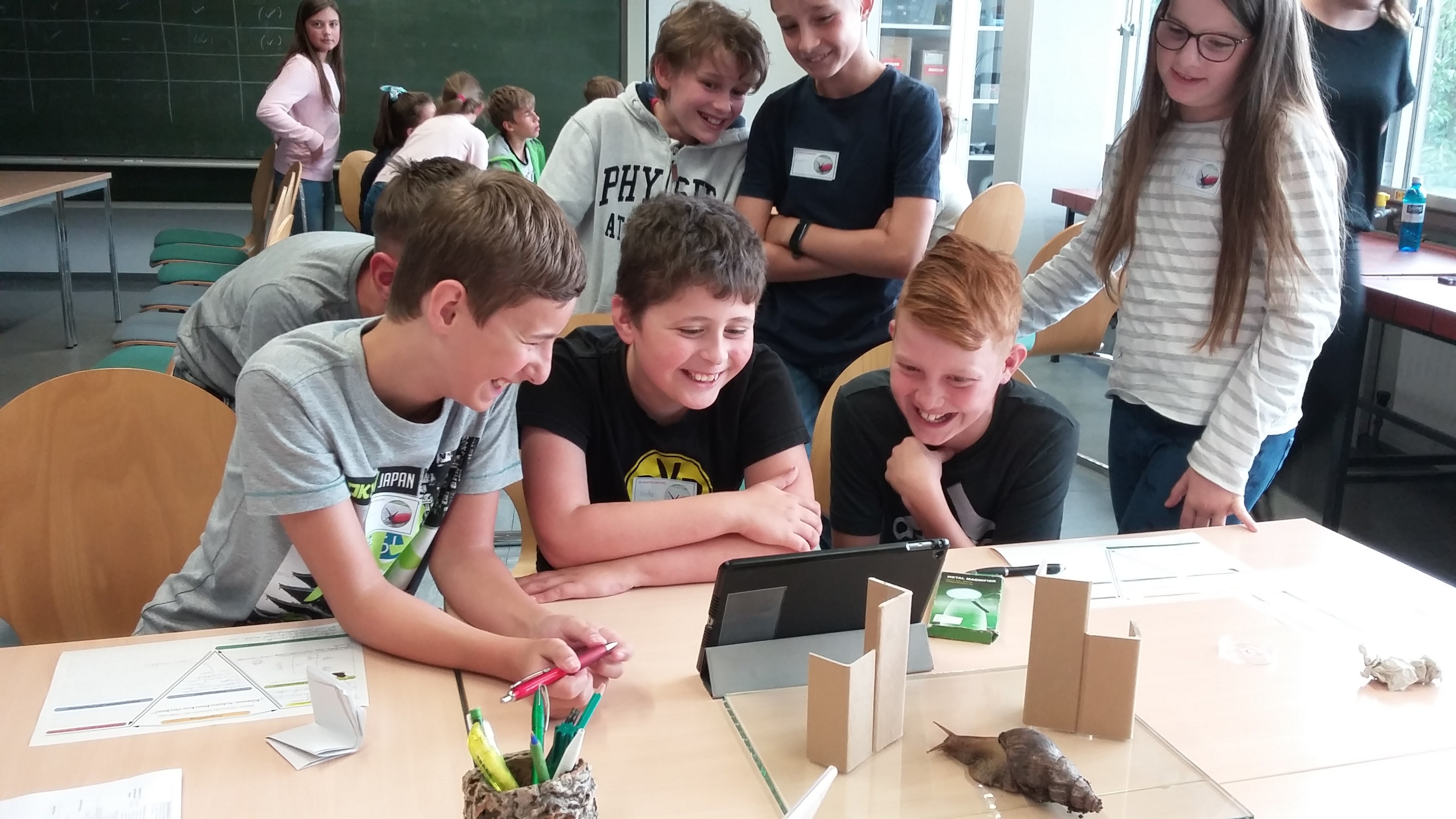 Die NaWi-KLasse 6a besucht die Experimentierwerkstatt der Uni Kassel