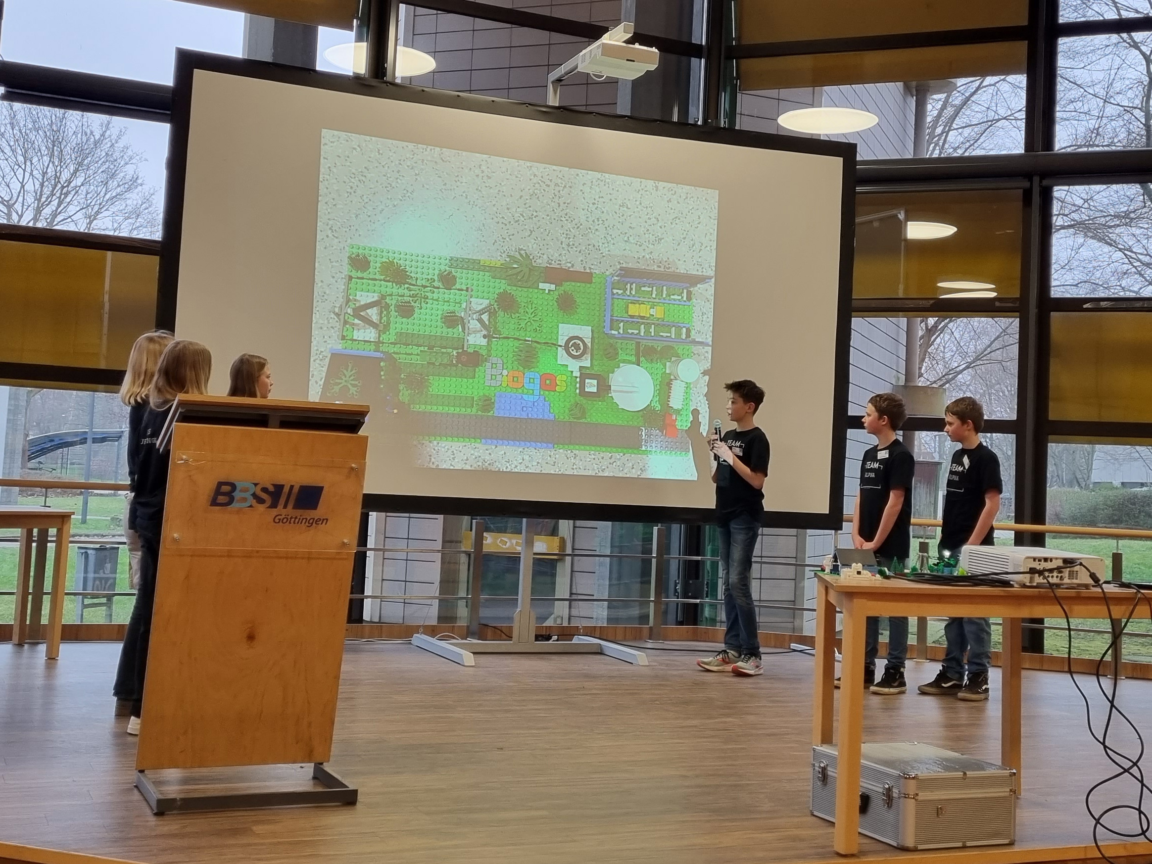 „First Lego League“ in Göttingen – Hervorragende Ergebnisse der Klasse 6a und des Jahrgangs 9